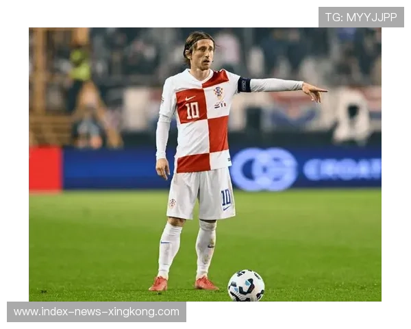 克罗地亚逆转晋级,莫德里奇再获全队祝贺 克罗地亚逆转晋级,莫德里奇再获全队祝贺