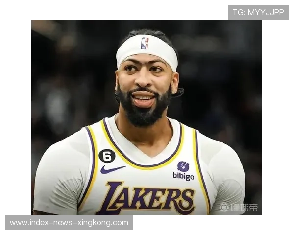 安东尼·戴维斯内线护框，湖人防守如磐石